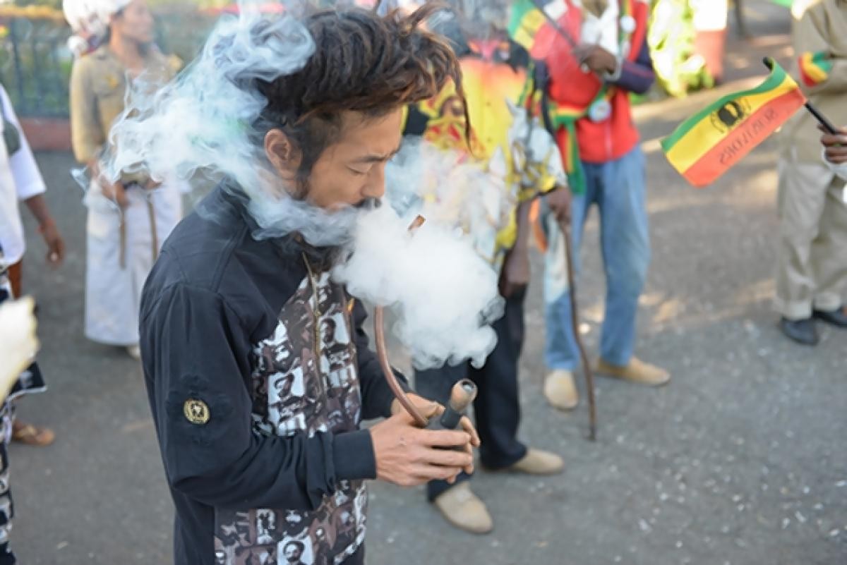 Smoking ganja